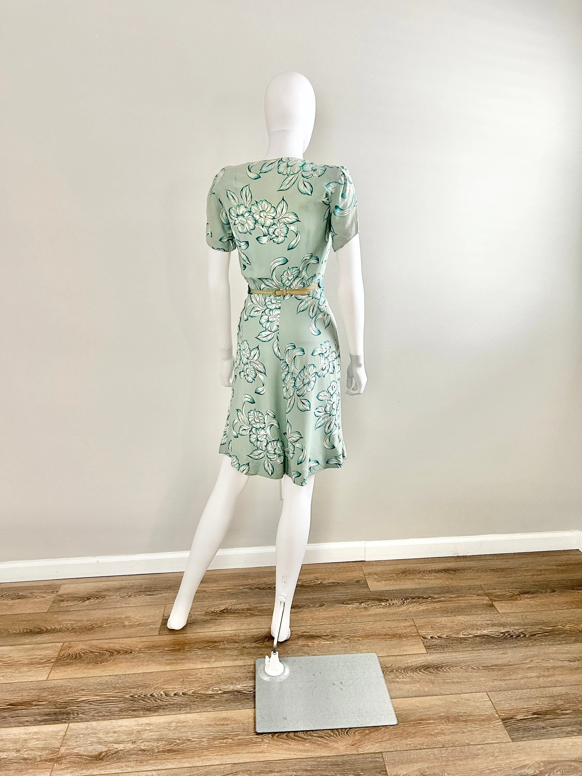 Vintage 1940s Floral Dress / 40s Day Dress / Size XS