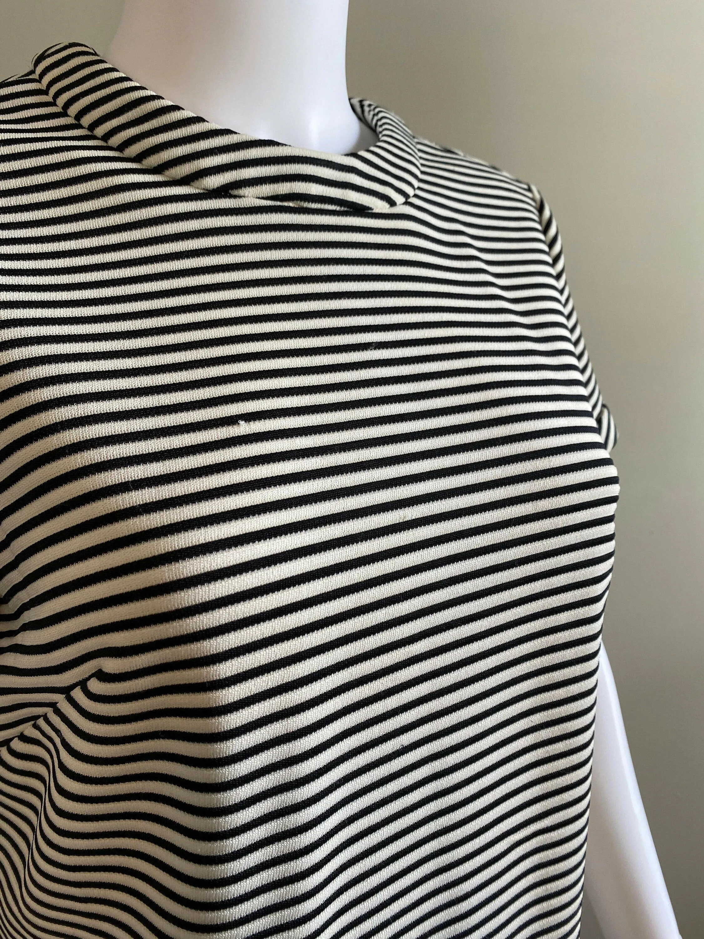 Vintage 1960s Black and White Striped Shift Dress / 60s retro Scooter Dress / Barbie core dress / Size S